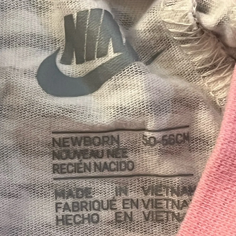 Nike grey pink